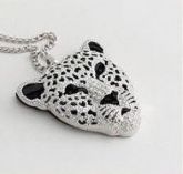 Colar com Pingente de Leopardo